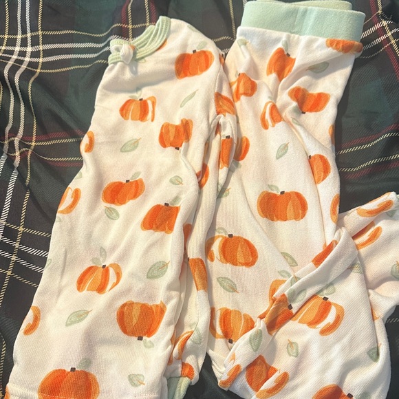 Jessica Simpson Orange Pumpkin Kids Pajamas - Picture 1 of 2